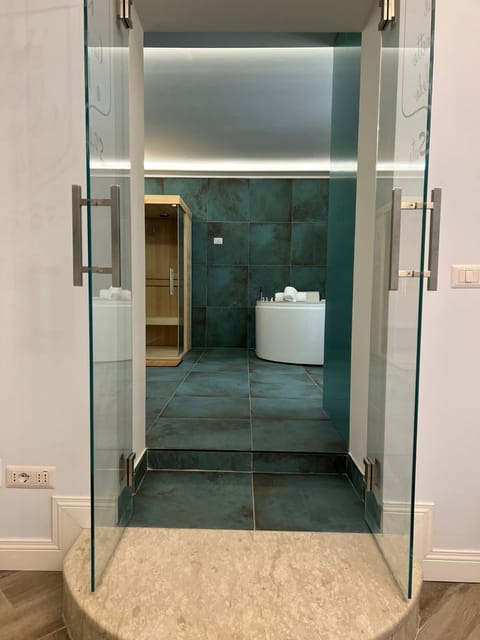 Bathroom, Spa and wellness centre/facilities