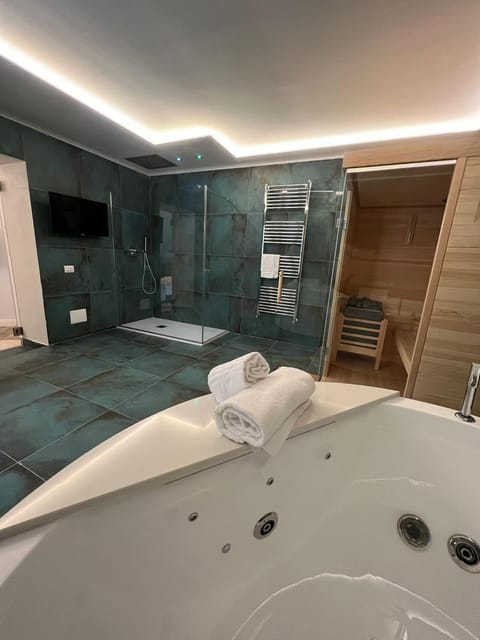 Hot Tub, Sauna, Bathroom, Bath