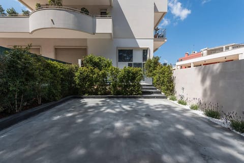 Facade/entrance, Garden