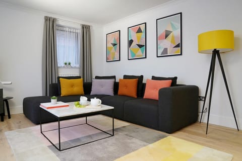 Monarch House - Serviced Apartments - Kensington Condo in City of Westminster