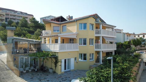 Apartments Tomislav Bed and Breakfast in Okrug Gornji