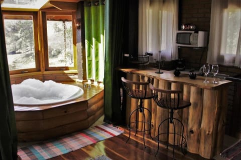 Hot Tub, Kitchen or kitchenette, Bath