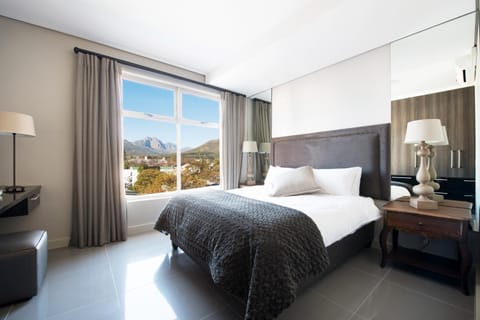 Bedroom, Mountain view
