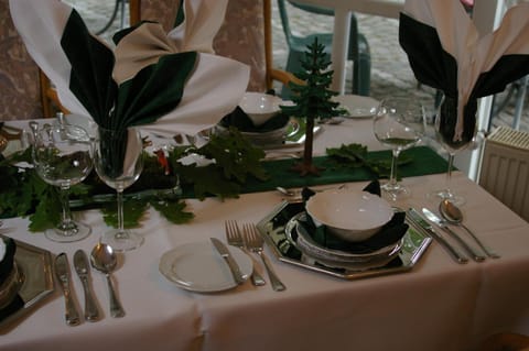 Restaurant/places to eat, Banquet/Function facilities