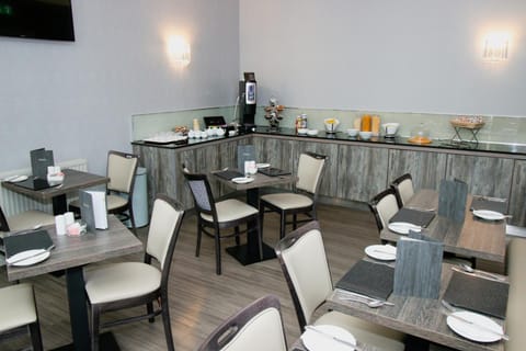 Restaurant/places to eat, Lounge or bar