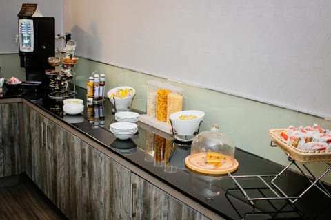 Coffee/tea facilities, Food and drinks, Food, Breakfast, Continental breakfast, Buffet breakfast