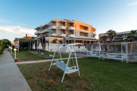 Property building, Garden, Swimming pool