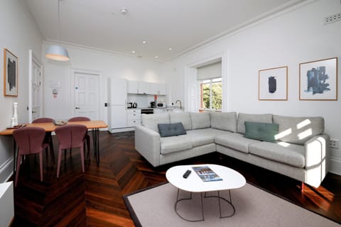 Lounge or bar, Seating area