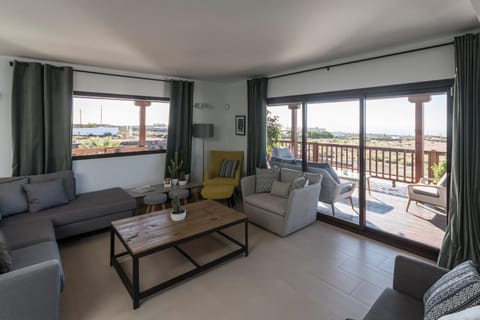 Balcony/Terrace, Living room