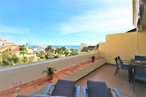 Property building, Balcony/Terrace, Seating area, Sea view