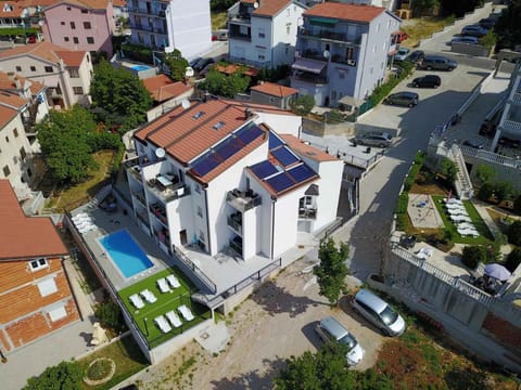 Property building, Bird's eye view, Swimming pool