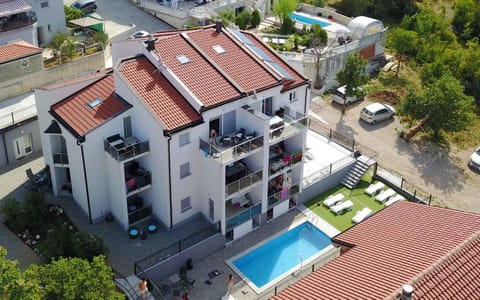 Property building, Bird's eye view, Swimming pool