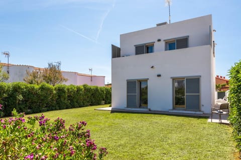 Property building, Garden, Garden view