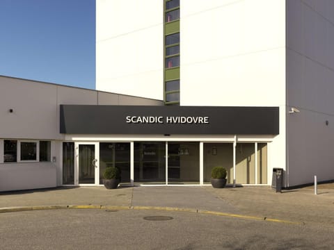 Property building, Facade/entrance, On site