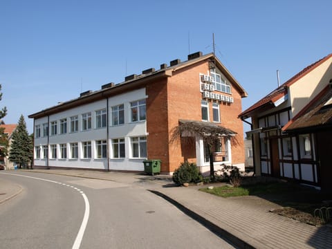 Property building, Facade/entrance, Street view, Location