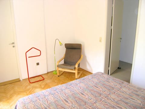 Bed, Seating area, Bedroom