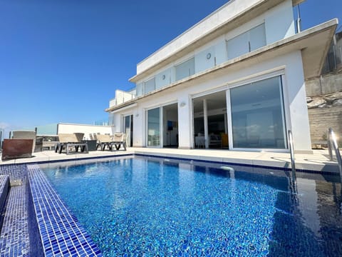 Balcony/Terrace, Swimming pool