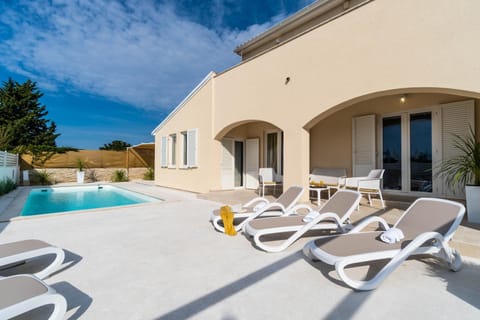 Property building, Patio, Day, View (from property/room), Balcony/Terrace, Pool view, Swimming pool, sunbed