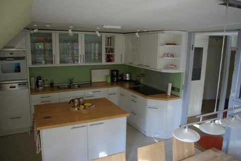 Photo of the whole room, Decorative detail, Decorative detail