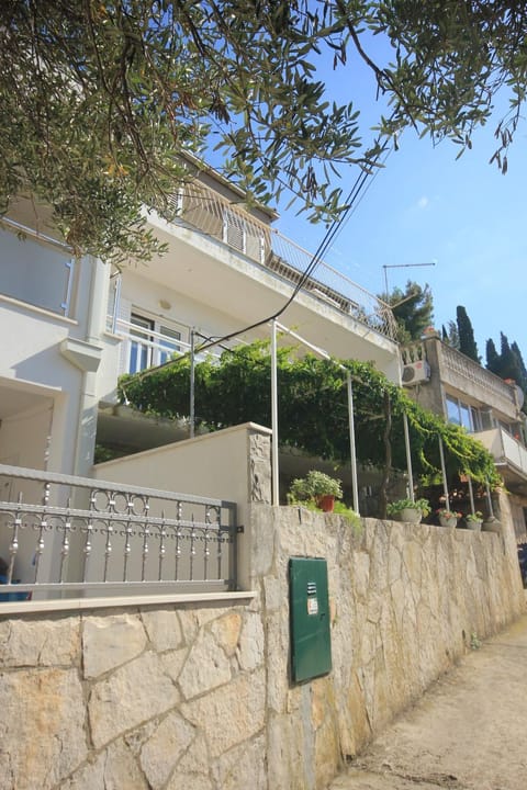 Apartments with WiFi Cavtat, Dubrovnik - 9063 Apartment in Cavtat