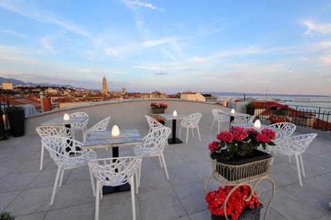 Balcony/Terrace, City view, Landmark view, Sea view, Street view