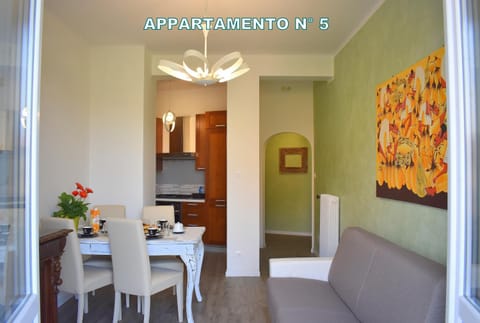 Red & Blu Apartments House in Desenzano del Garda