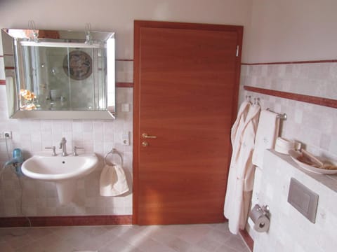 Bathroom, Decorative detail, On site