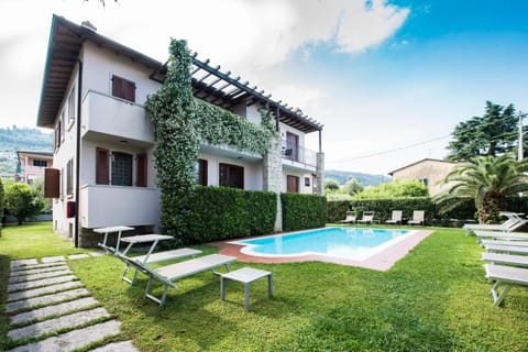 Garden, Garden, Pool view, Swimming pool, sunbed