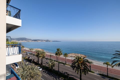 Sea view - 2 Bdr Promenade des Anglais Apartment in Nice