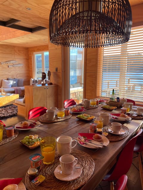 Dining area, Breakfast