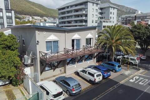 Spring Tide Inn by CTHA Bed and Breakfast in Sea Point