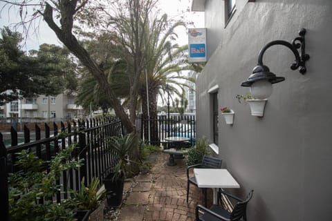 Spring Tide Inn by CTHA Bed and Breakfast in Sea Point