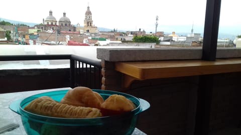 Balcony/Terrace, City view, Breakfast, Continental breakfast