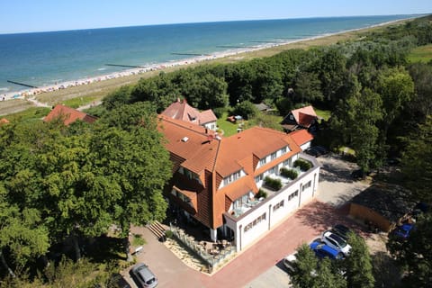 Property building, Natural landscape, Bird's eye view, Beach, Sea view