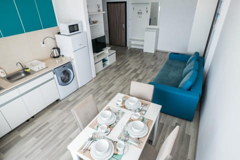 Kitchen or kitchenette, Living room