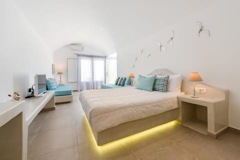 A&G Suites Hotel in Thera
