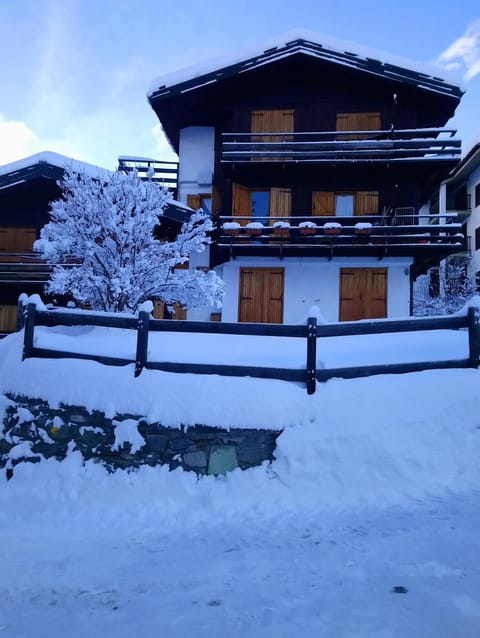 Facade/entrance, Day, Winter