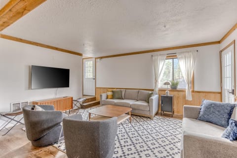 Little Trail Lodge - Unit B House in Clackamas County