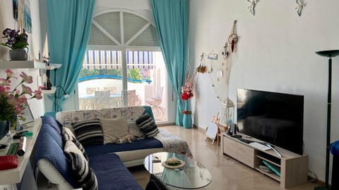 Communal lounge/ TV room, TV and multimedia, Living room, Seating area