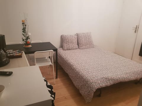 Bed, Living room