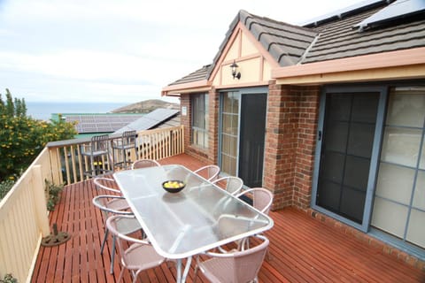 View (from property/room), Balcony/Terrace, Dining area