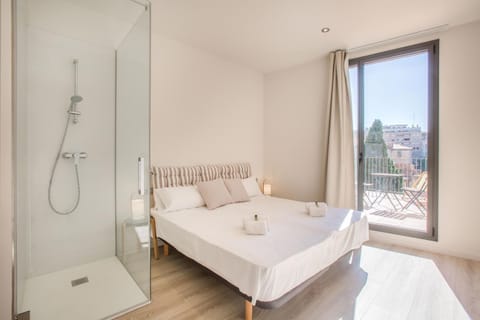 Shower, Bed, Balcony/Terrace, Photo of the whole room, Bedroom