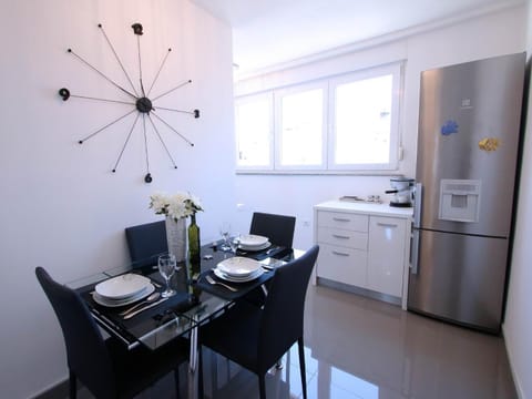 Coffee/tea facilities, Kitchen or kitchenette, Dining area