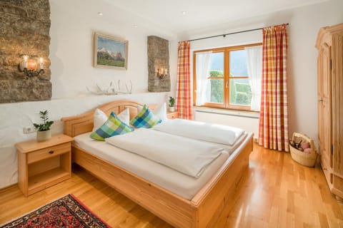 Bed, Photo of the whole room, Bedroom, Garden view, Landmark view, Mountain view