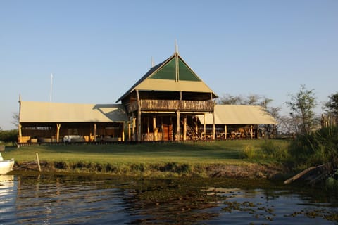 Facade/entrance, River view