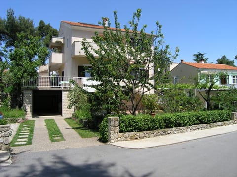 Property building, Facade/entrance, Garden