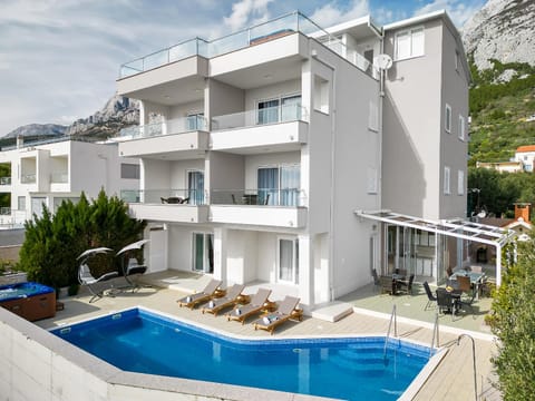Apartments Lujnovic Condominio in Makarska
