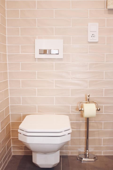 Toilet, Bathroom, Decorative detail