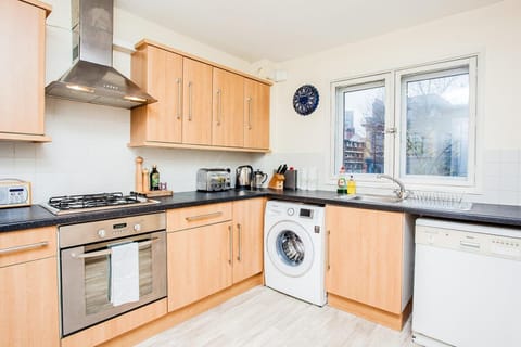 Modern and Spacious Central 1 Bedroom Apartment with Balcony Apartment in London Borough of Southwark