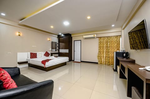 Gold Airport Suites Hotel in Bangkok